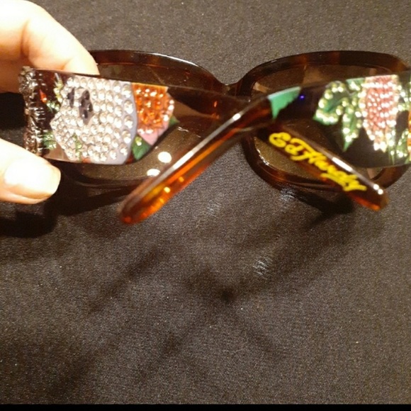 Ed Hardy Vintage RARE Pristine Condition Statement Sunglasses - Picture 7 of 7